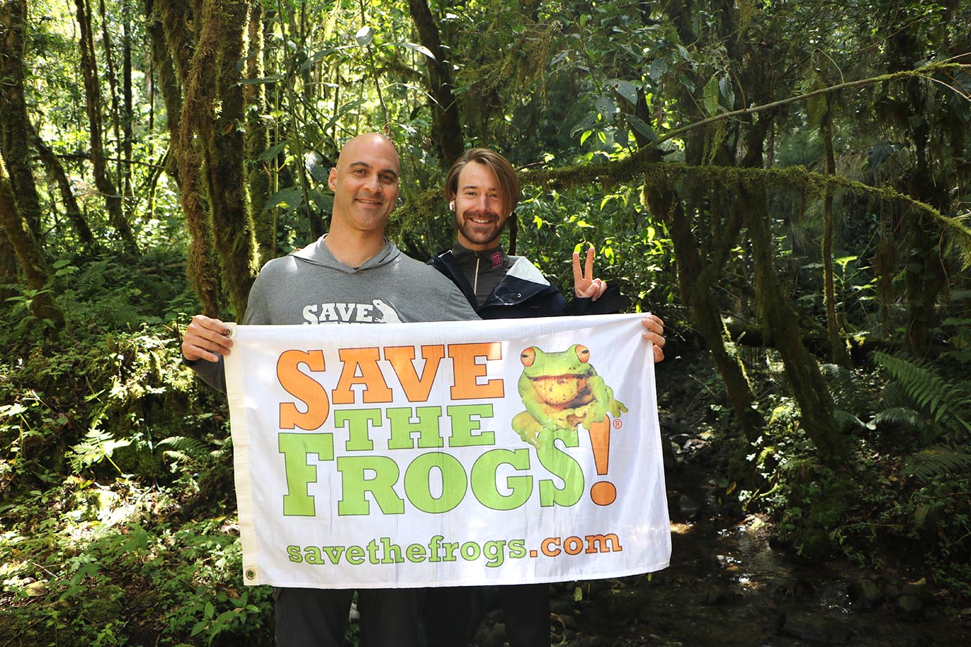 Las Vueltas - Costa Rica Save The Frogs Ecotour Flag 1 Kerry Kriger David Lorentzen 1400