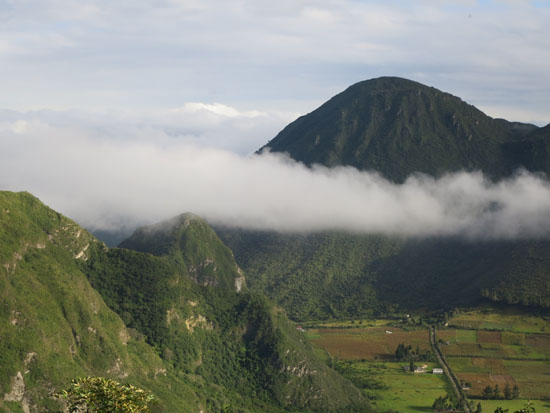 el crater pululahua.jpg