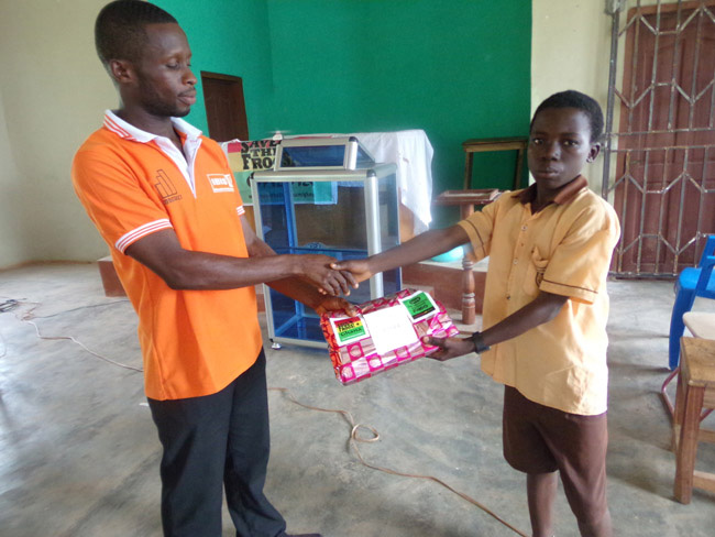 ghana young scholar receives prize